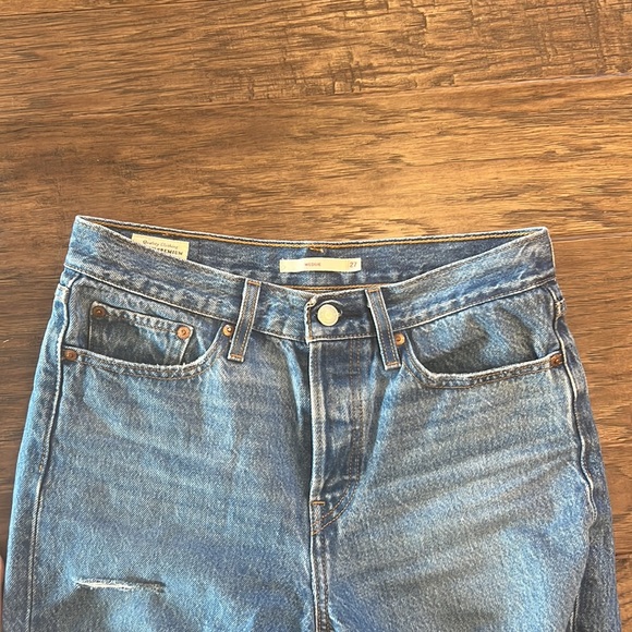 Levi’s Wedgie - Picture 3 of 4
